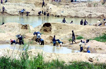 Minería de Diamantes a cielo abierto, en Sierra Leona